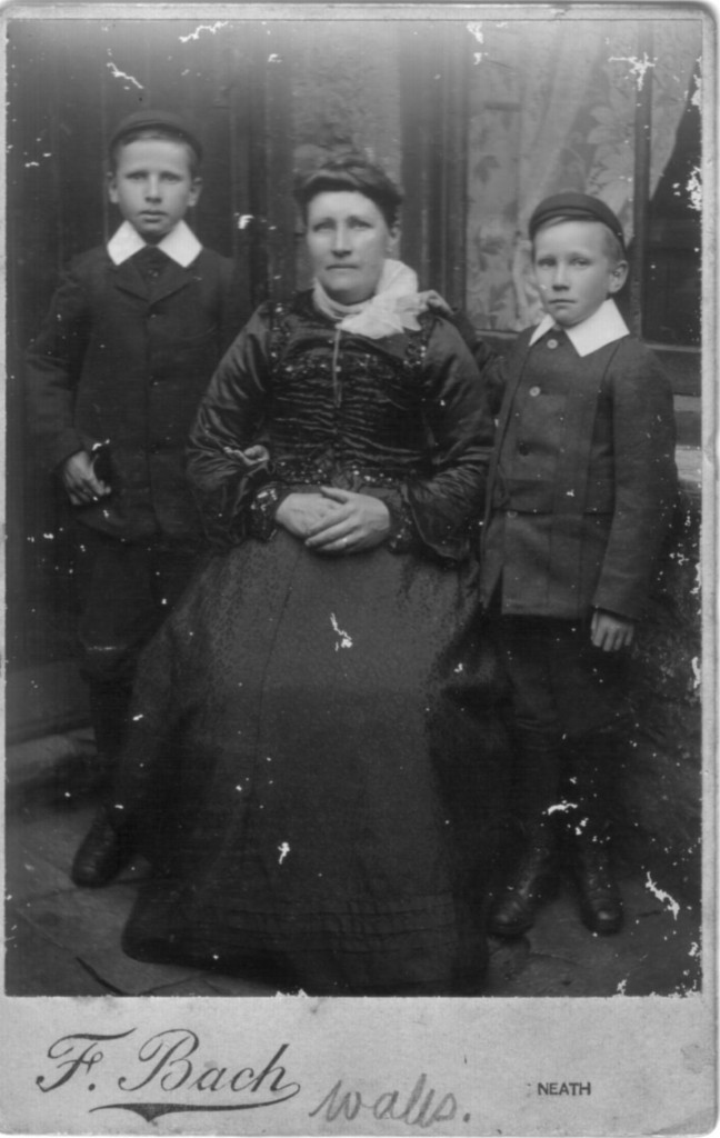 Emma Flexton Mason (1857 - 1926) with her two sons.